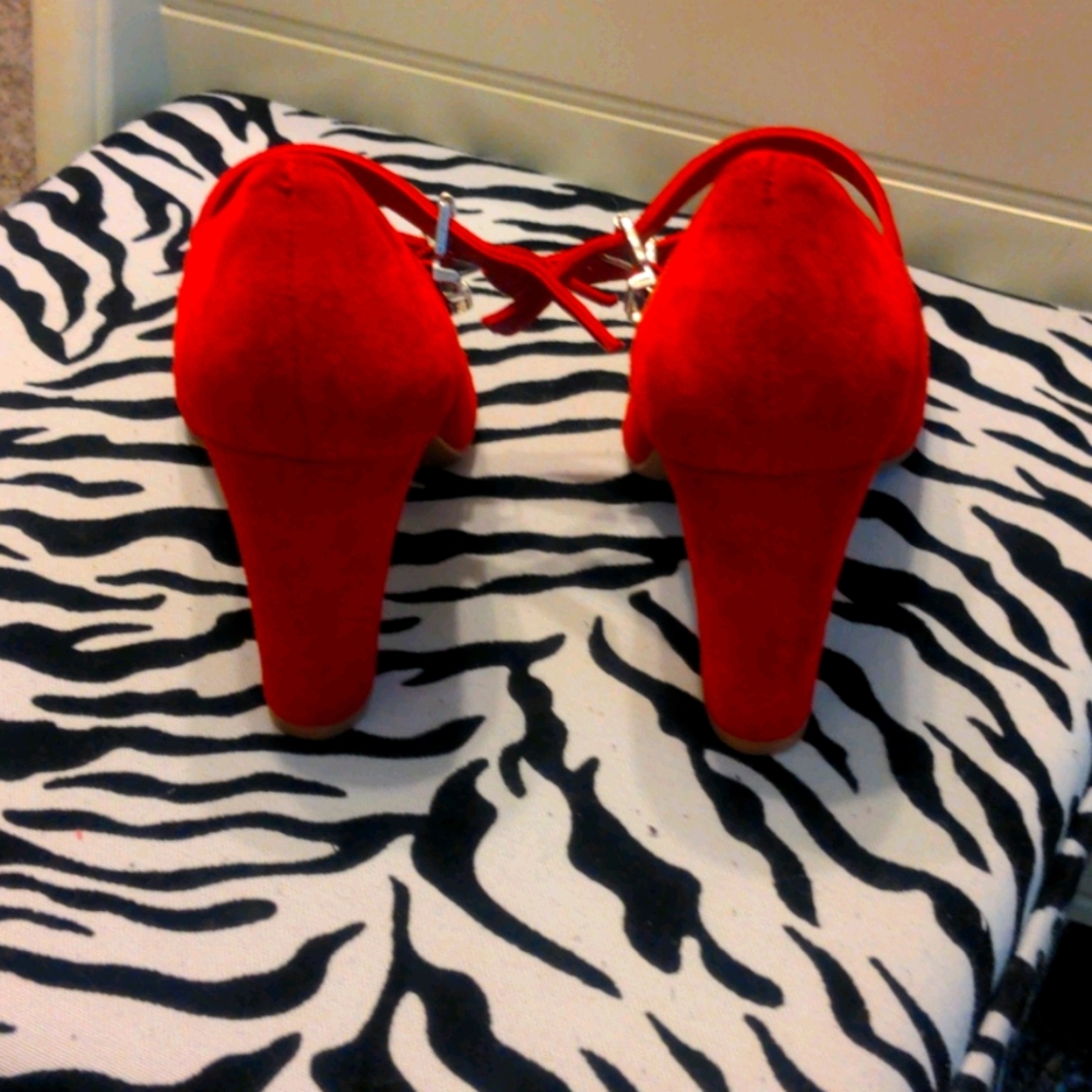 Red Heels - Picture 2 of 4